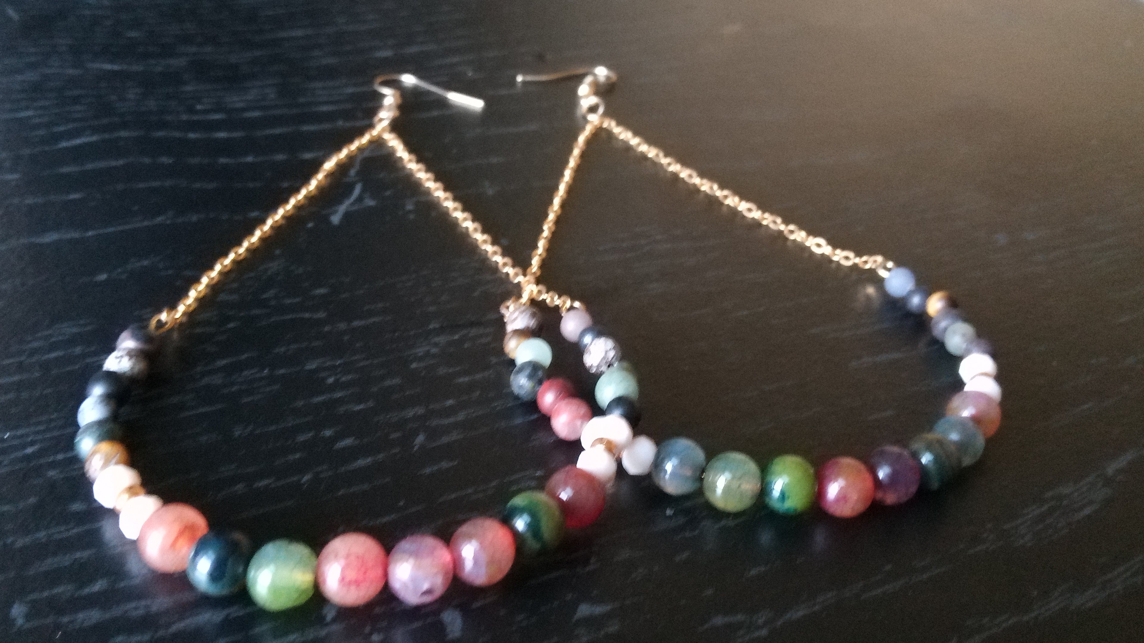 MULTI AGATE CHAIN HOOPS