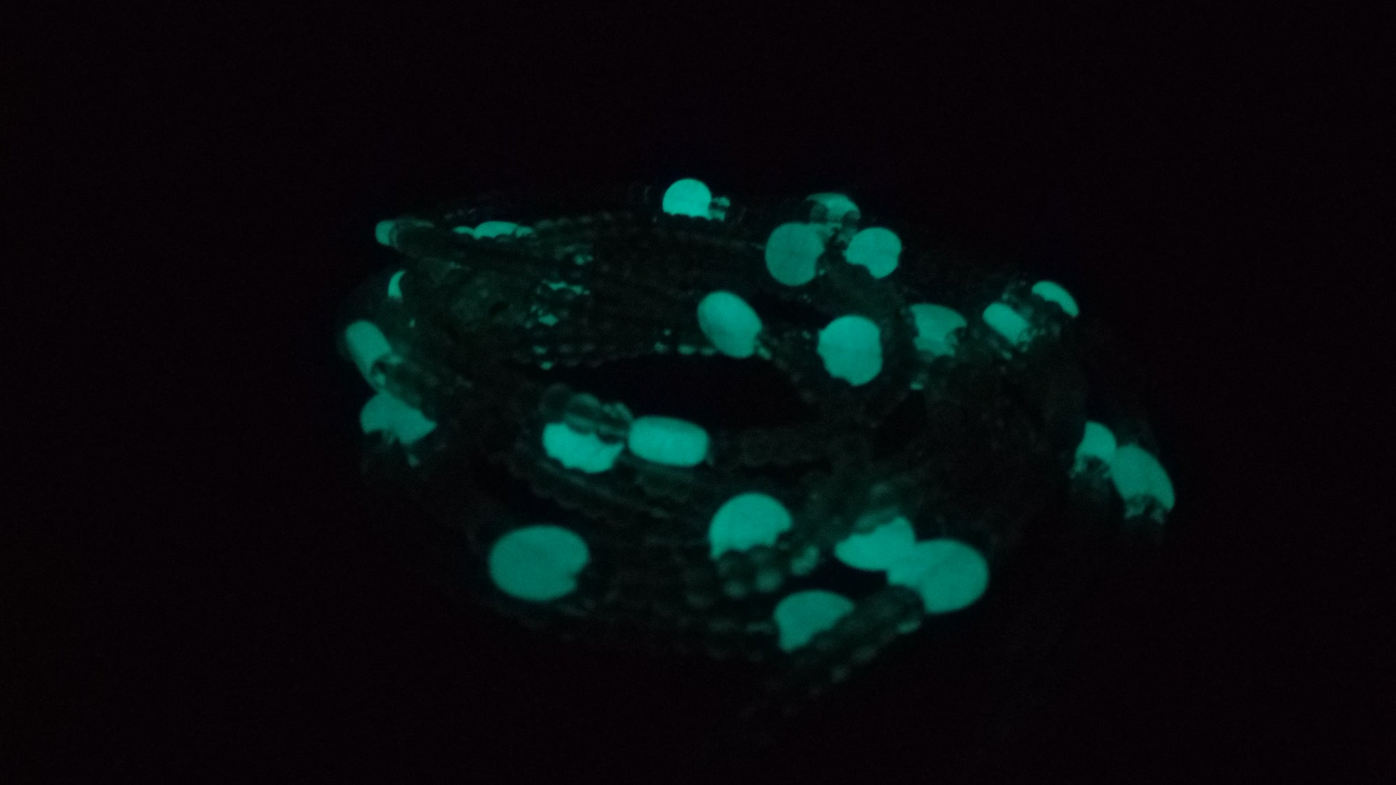 ADMIRABLE GLOW (GLOW IN THE DARK)