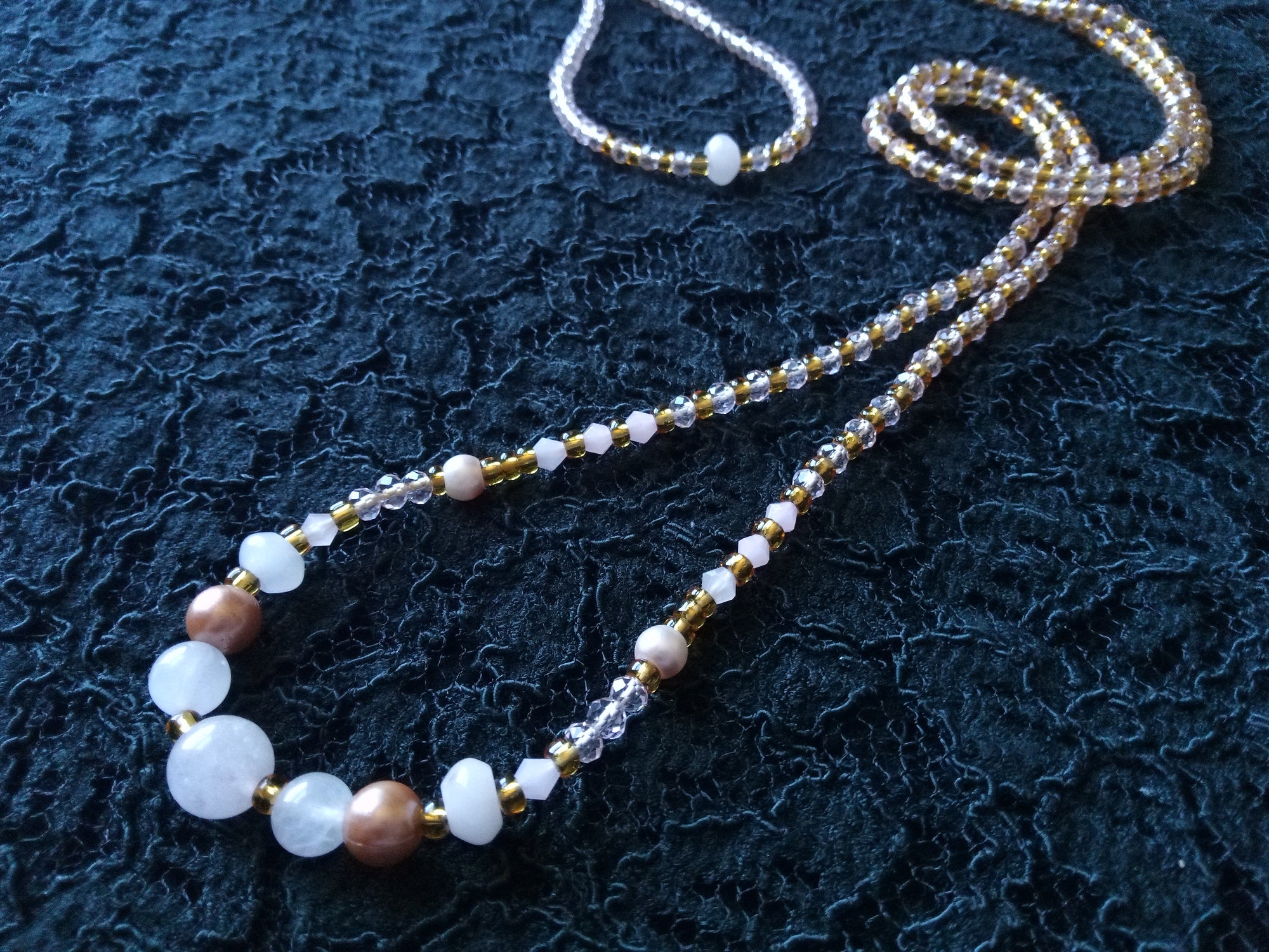 LOVE BLOSSOMS ( ROSE QUARTZ TIE SET )