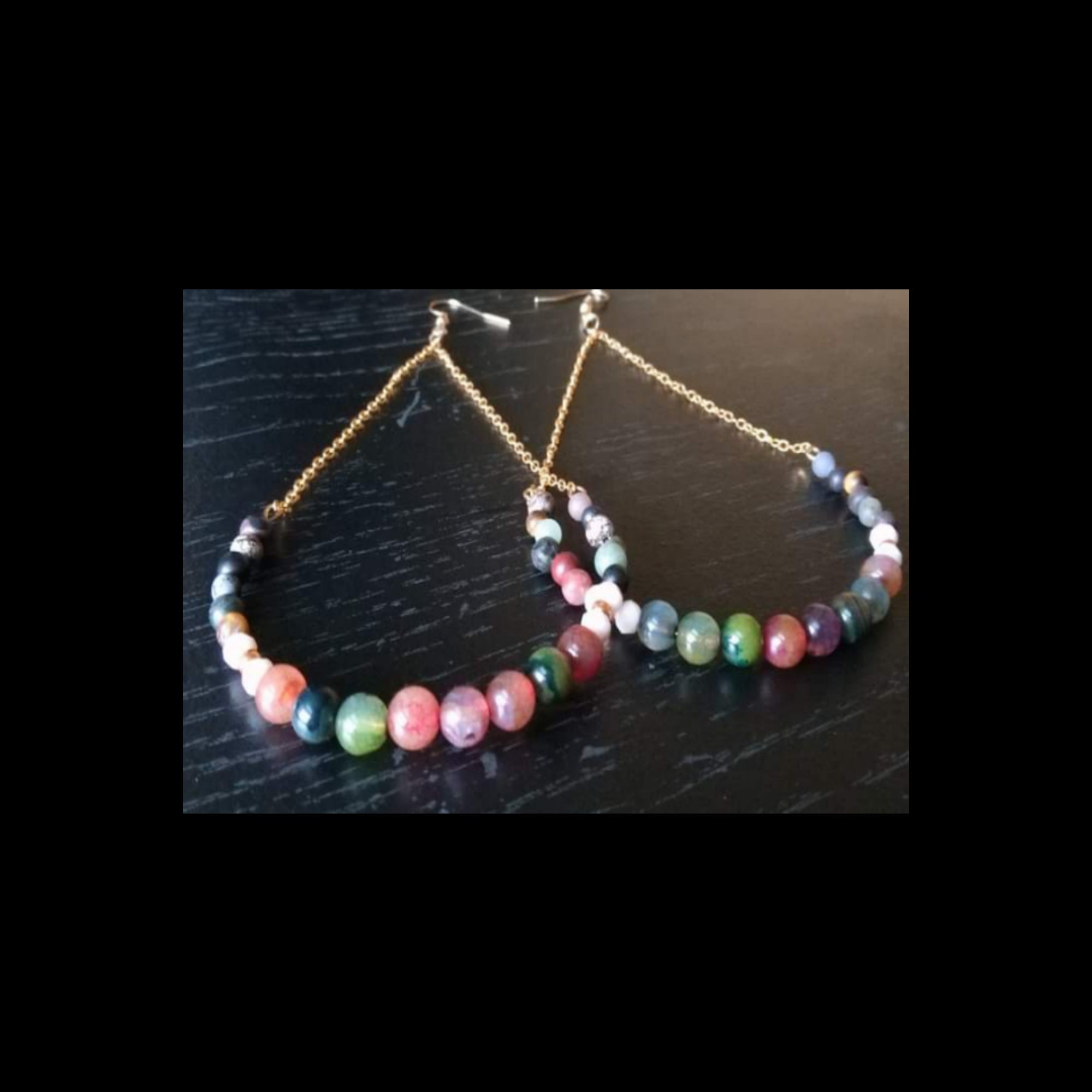 MULTI AGATE CHAIN HOOPS