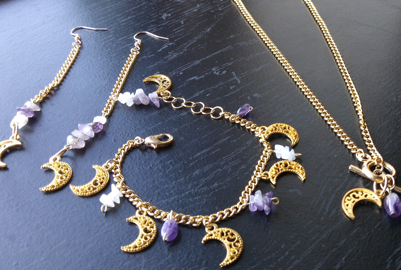 AMETHYST AND MOONSTONE ( chain link bracelet)