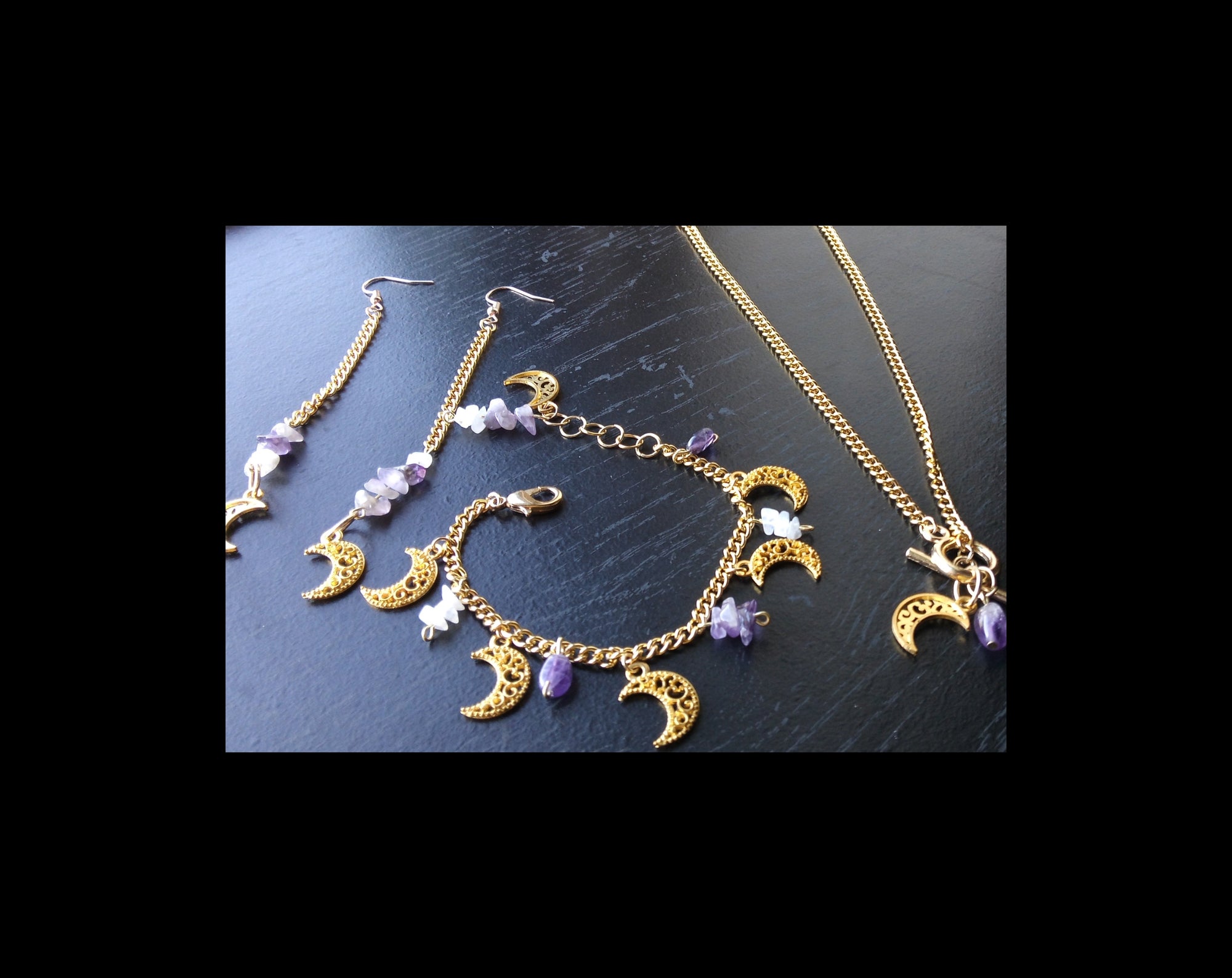 AMETHYST AND MOONSTONE ( chain link bracelet)