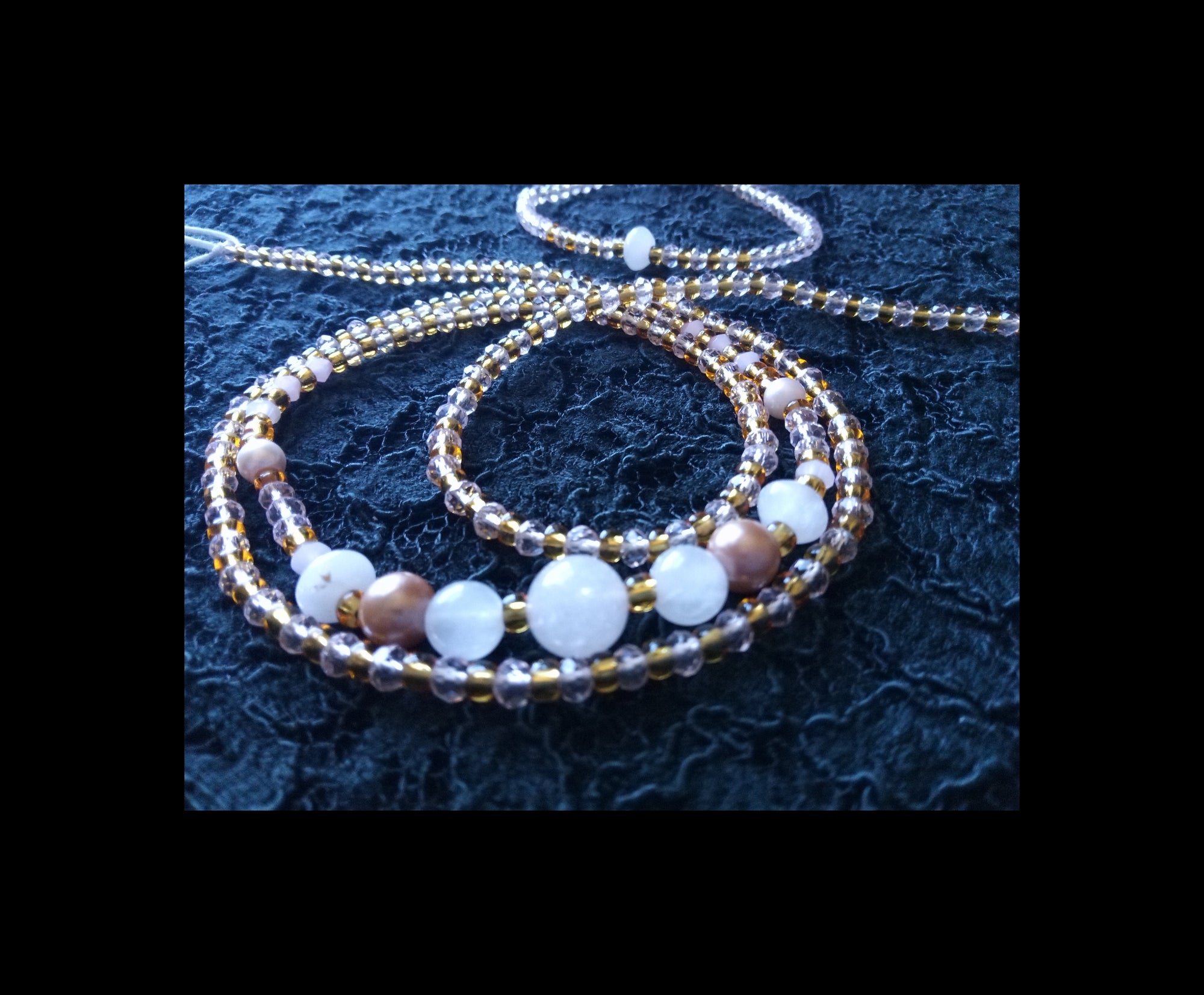 LOVE BLOSSOMS ( ROSE QUARTZ TIE SET )
