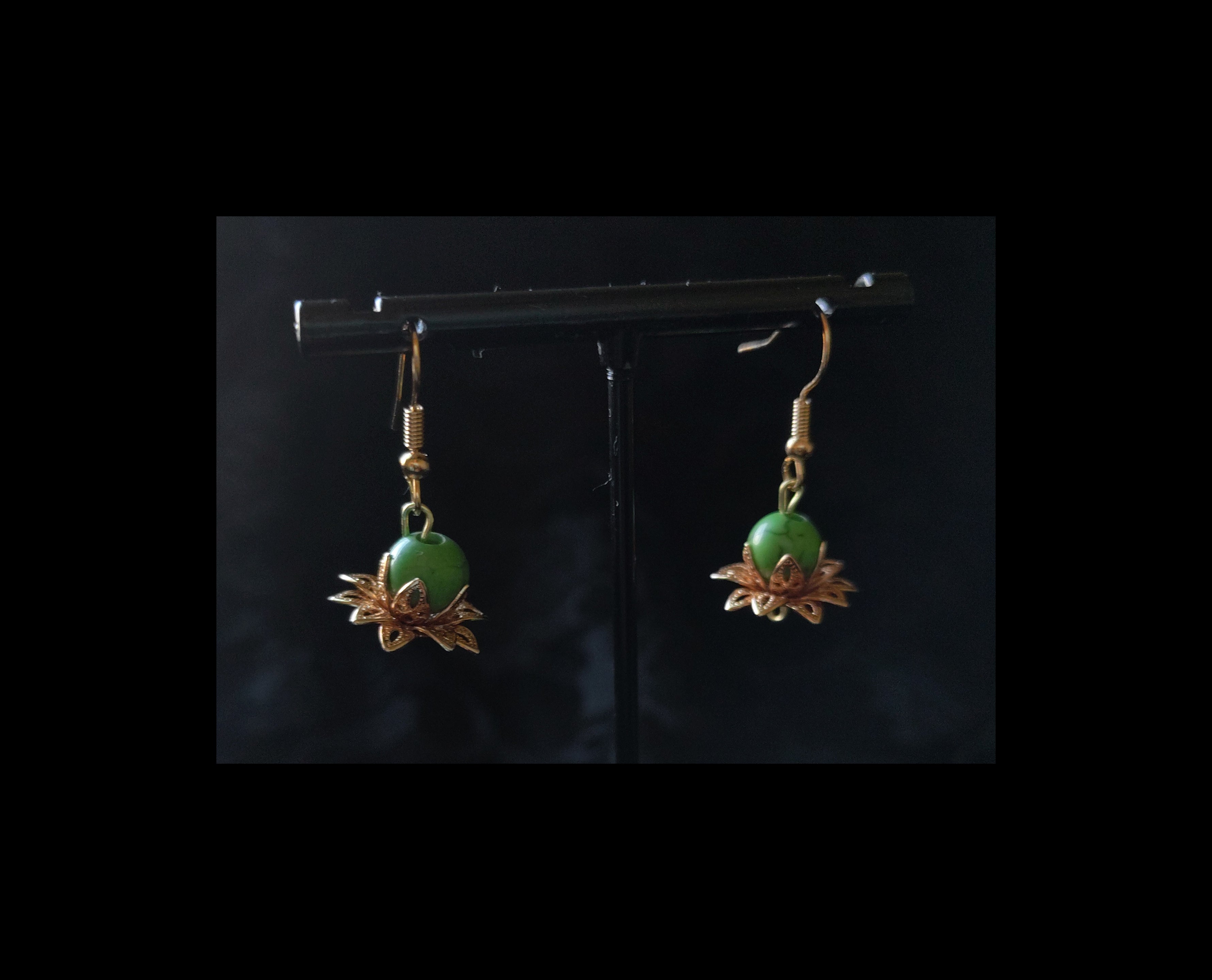 LOTUS FLOWER DROPS ( HOWLITE)
